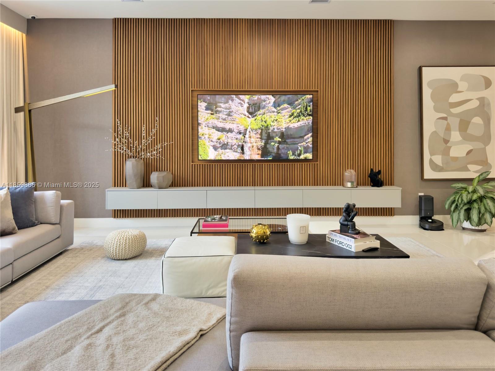 DOWNTOWN DORAL SOUTH PHAS - Residential