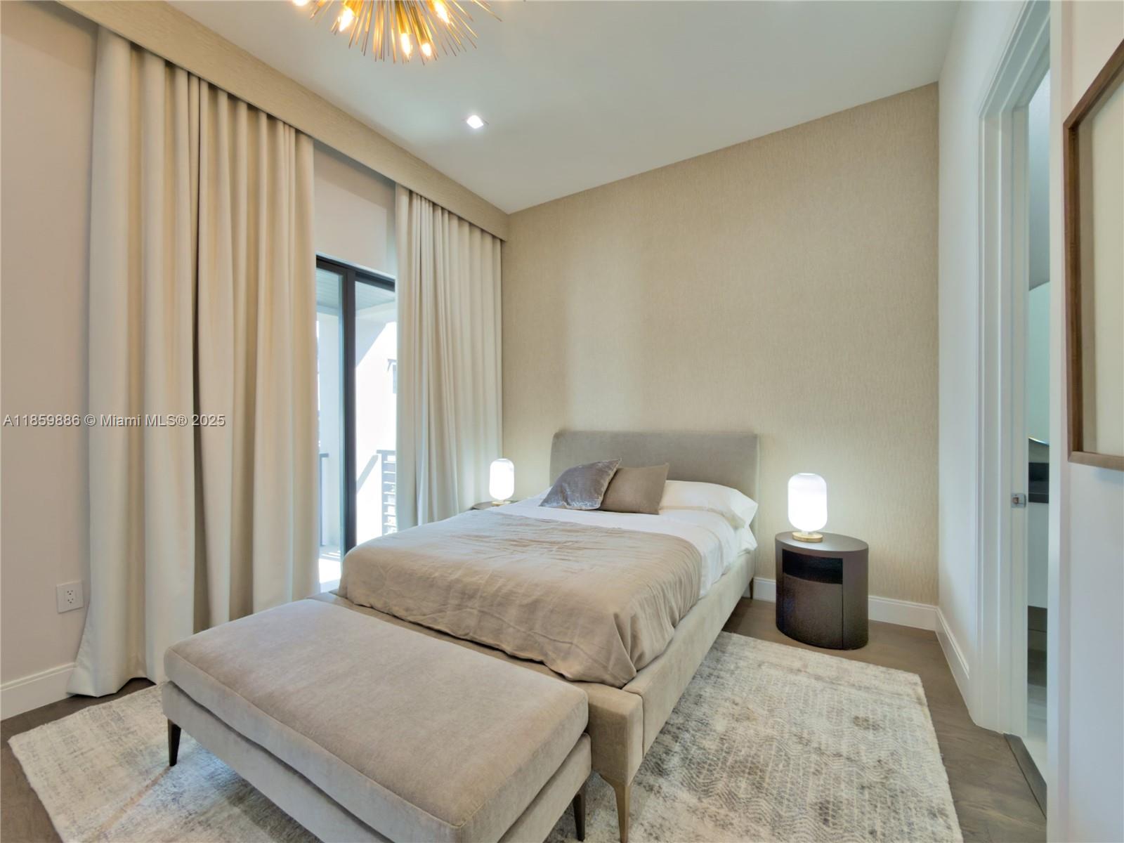 DOWNTOWN DORAL SOUTH PHAS - Residential