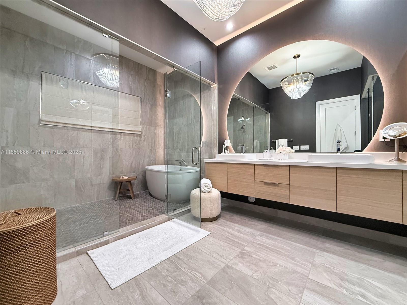 DOWNTOWN DORAL SOUTH PHAS - Residential