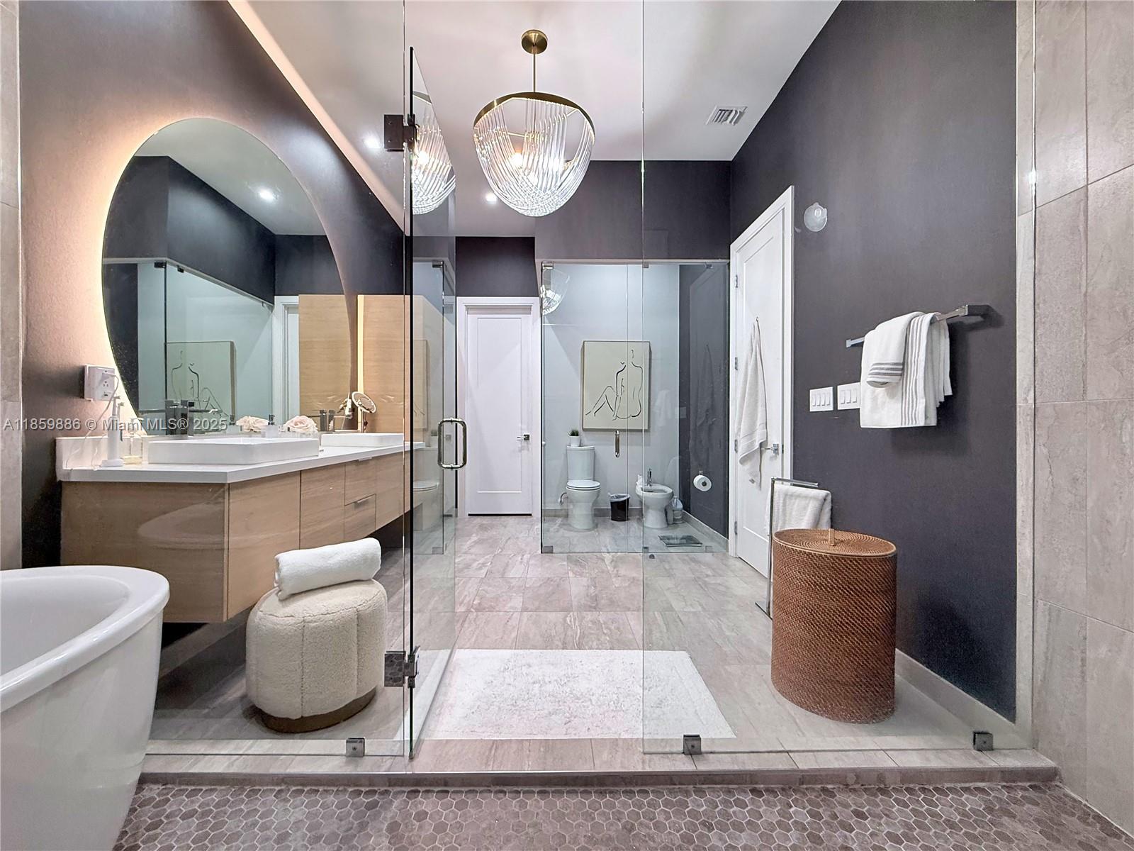 DOWNTOWN DORAL SOUTH PHAS - Residential