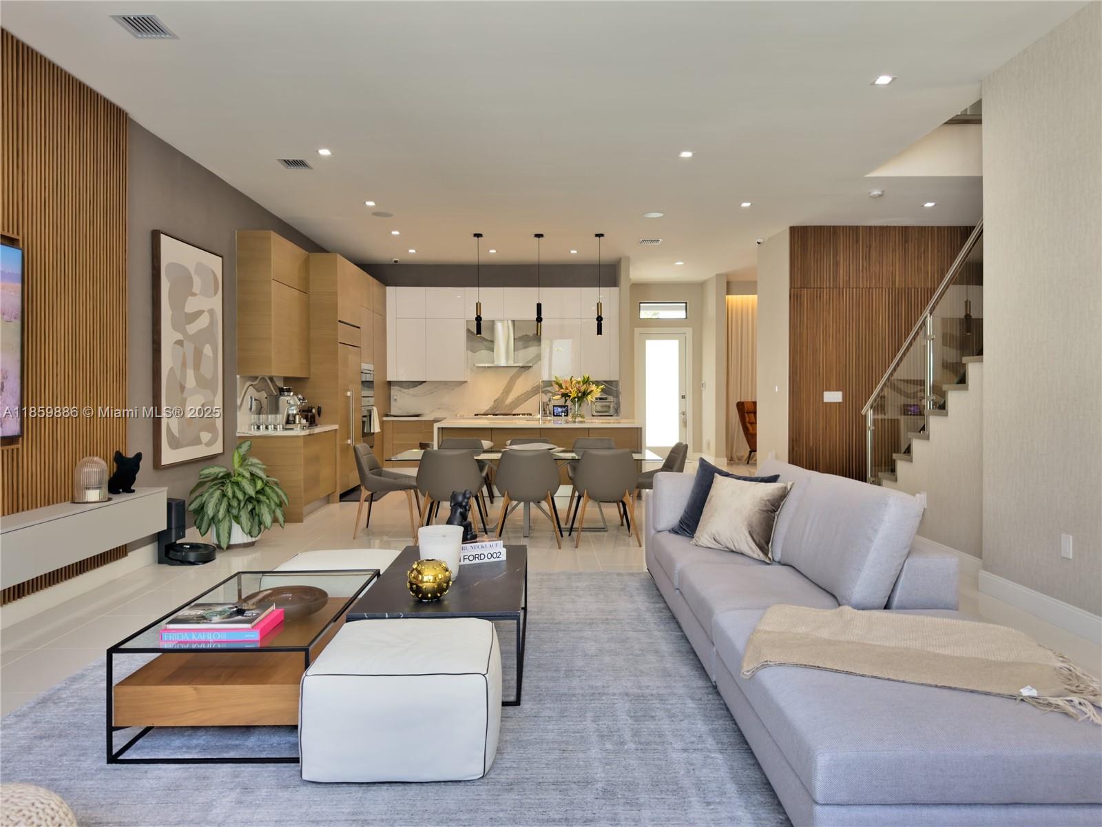 DOWNTOWN DORAL SOUTH PHAS - Residential