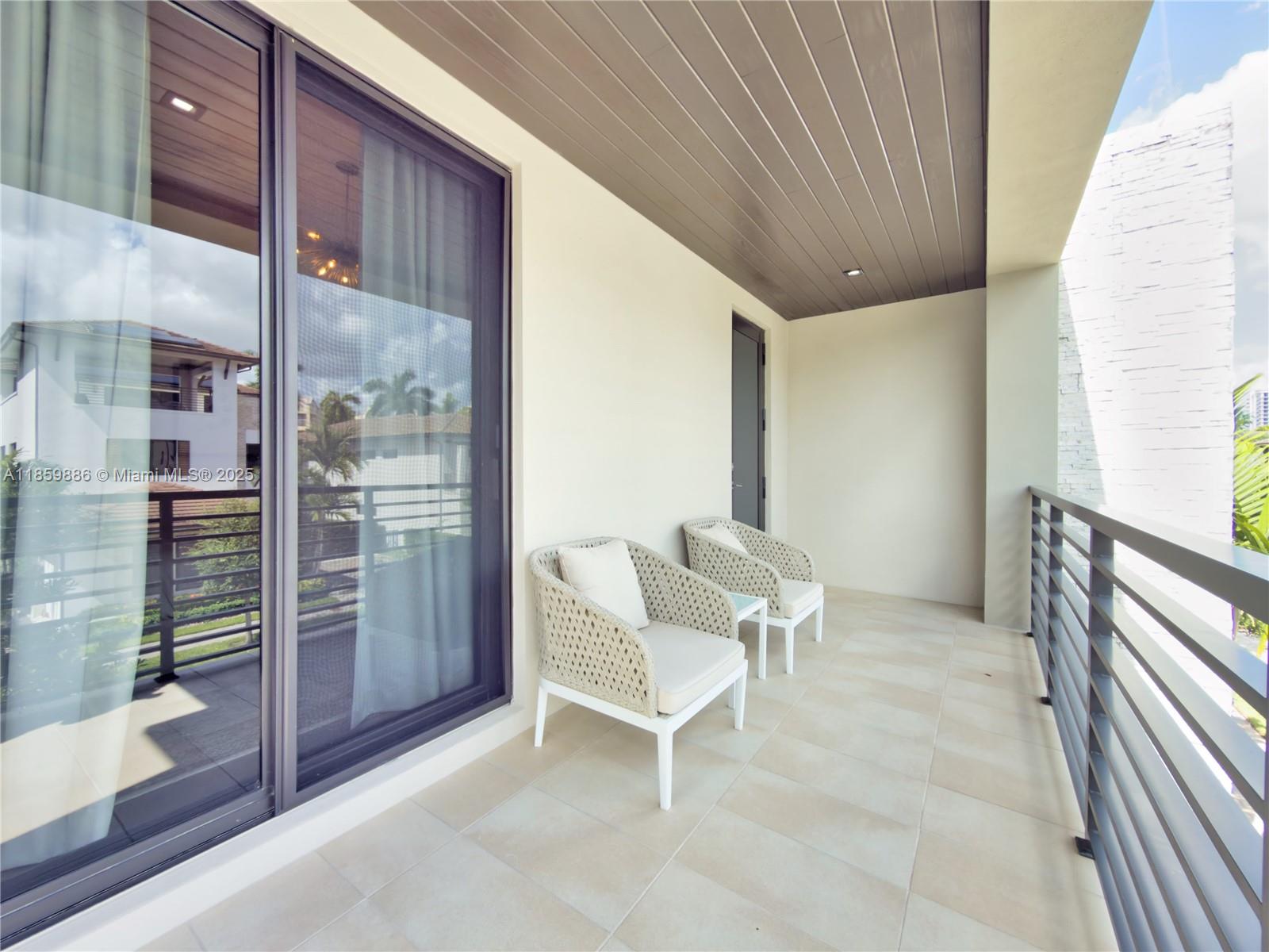 DOWNTOWN DORAL SOUTH PHAS - Residential