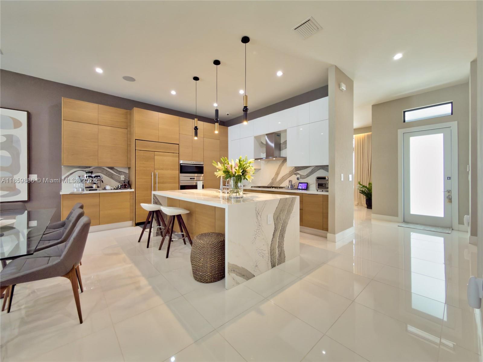 DOWNTOWN DORAL SOUTH PHAS - Residential