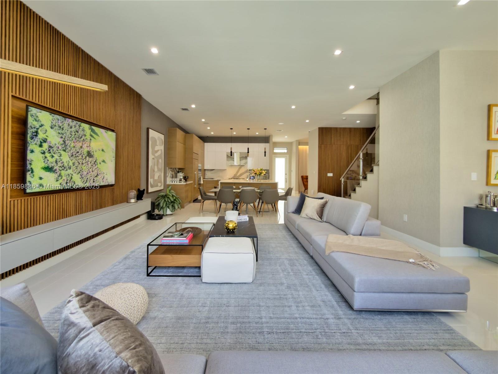 DOWNTOWN DORAL SOUTH PHAS - Residential