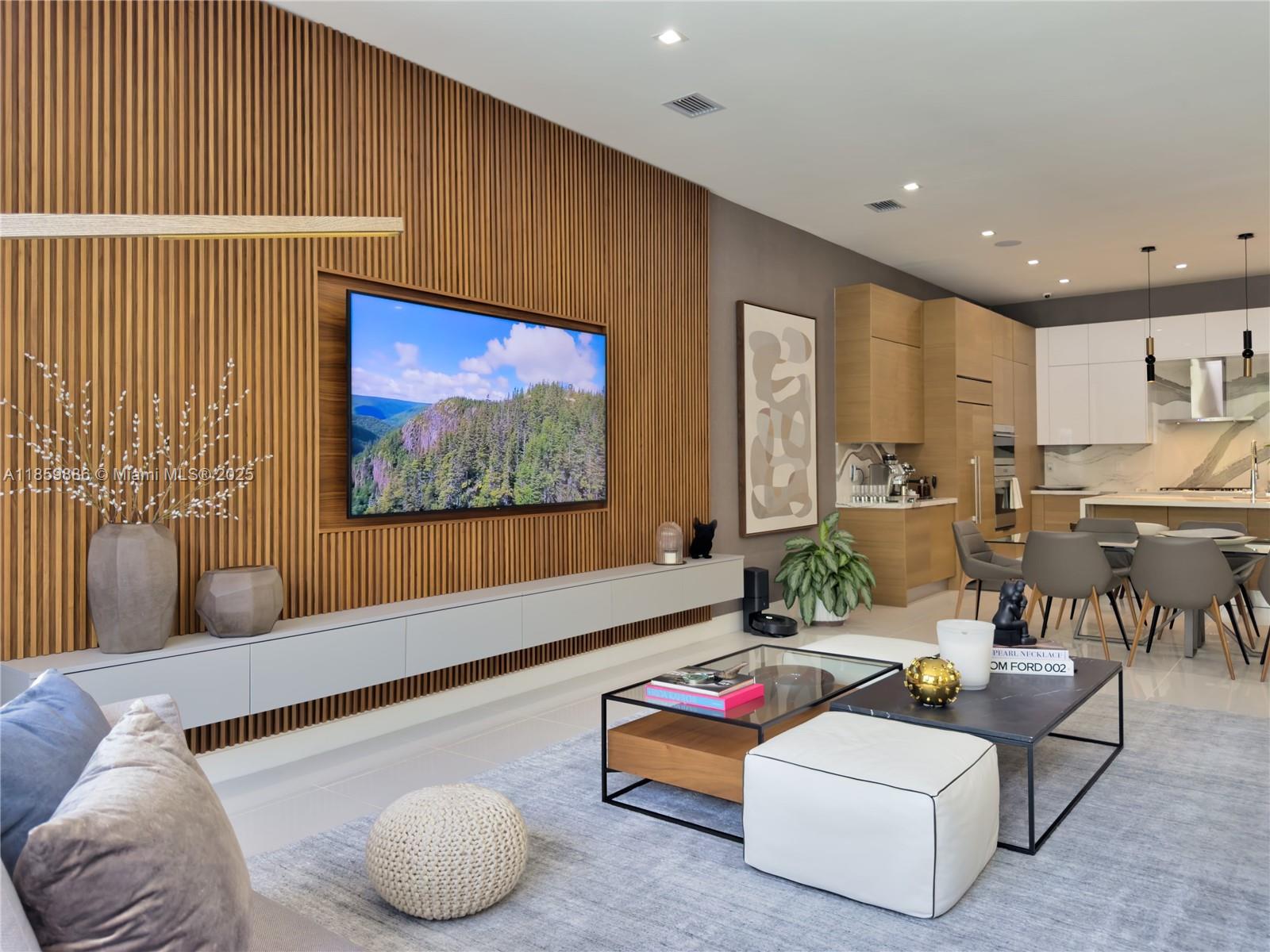 DOWNTOWN DORAL SOUTH PHAS - Residential