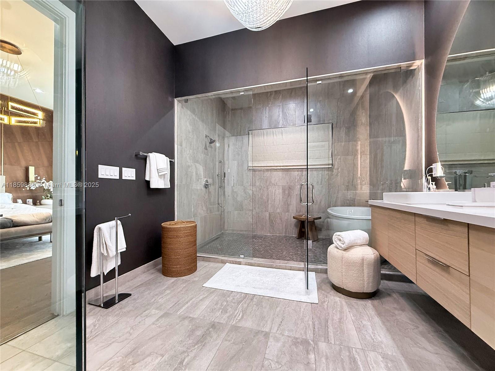 DOWNTOWN DORAL SOUTH PHAS - Residential