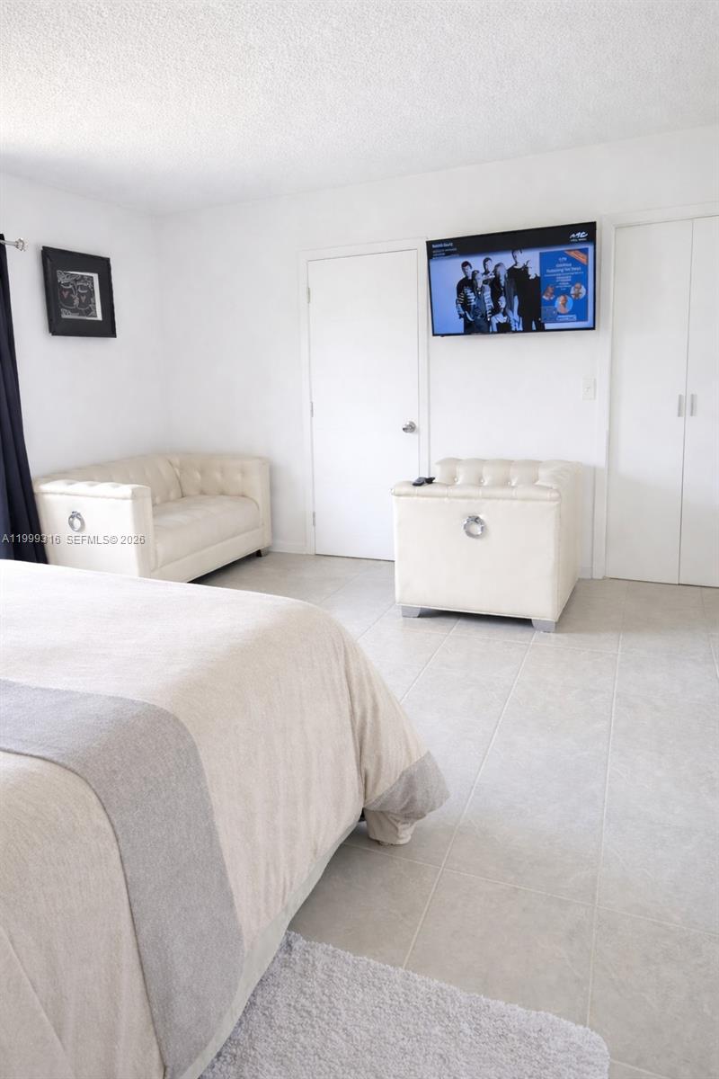 PALM VILLAGE CLUB CONDO - Residential Lease