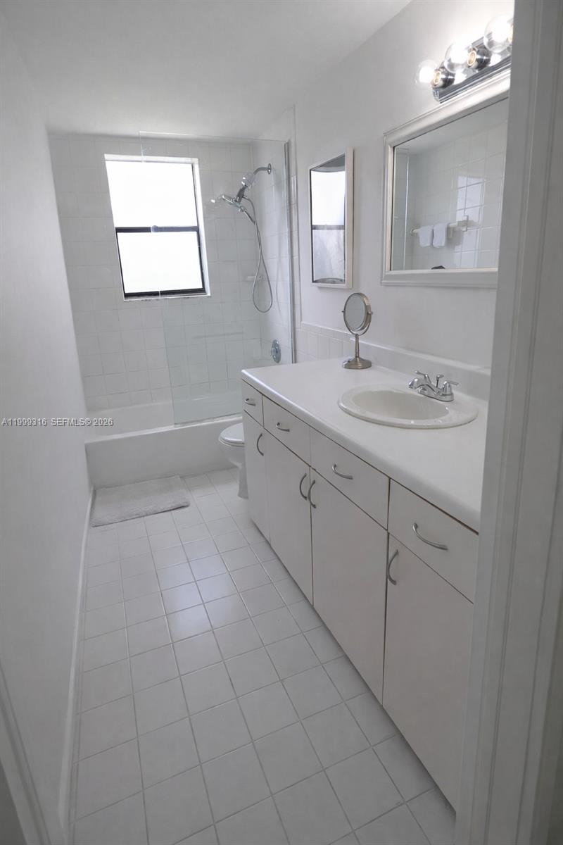 PALM VILLAGE CLUB CONDO - Residential Lease