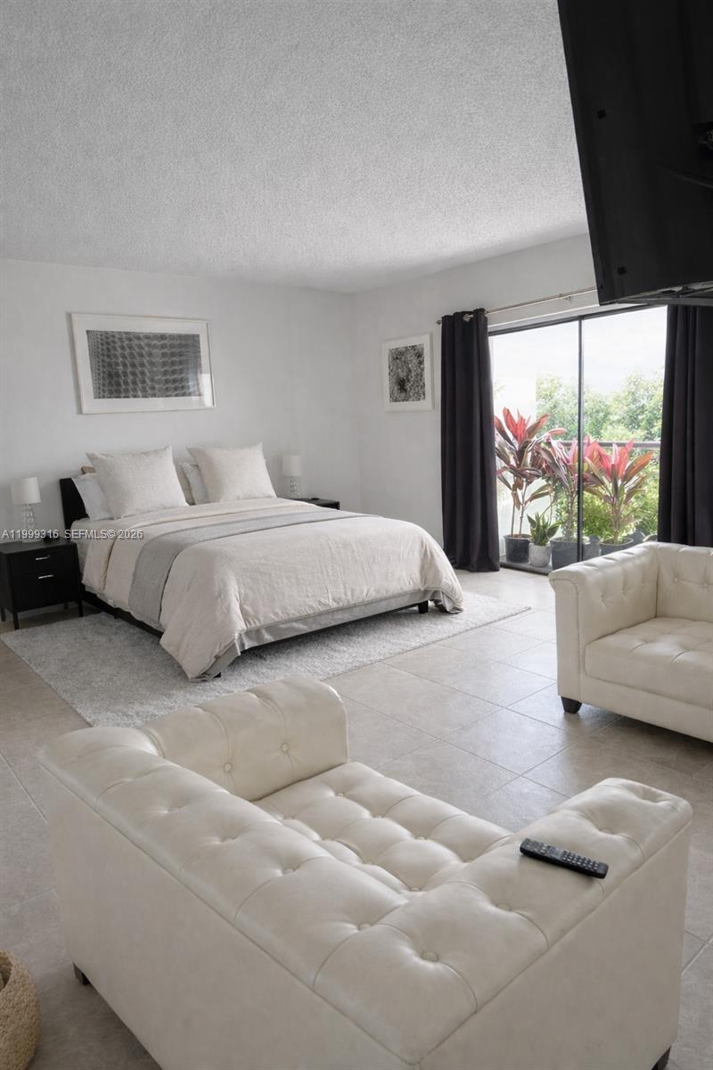 PALM VILLAGE CLUB CONDO - Residential Lease