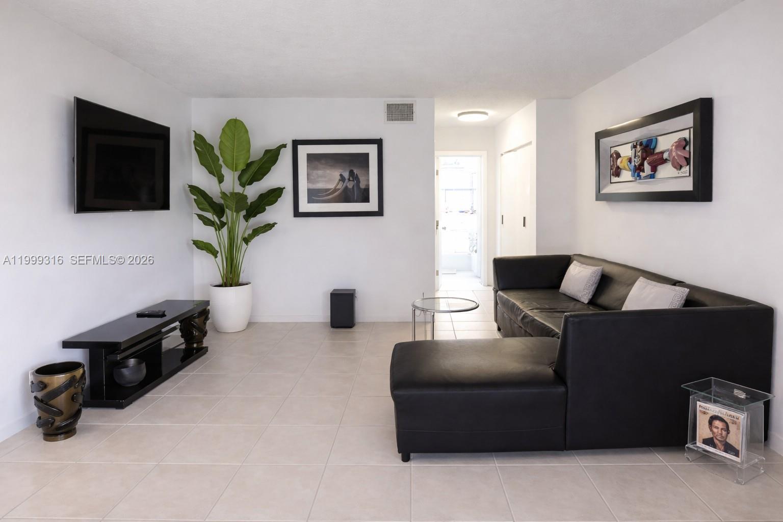 PALM VILLAGE CLUB CONDO - Residential Lease