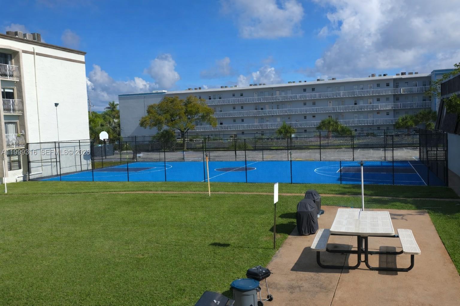 PALM VILLAGE CLUB CONDO - Residential Lease