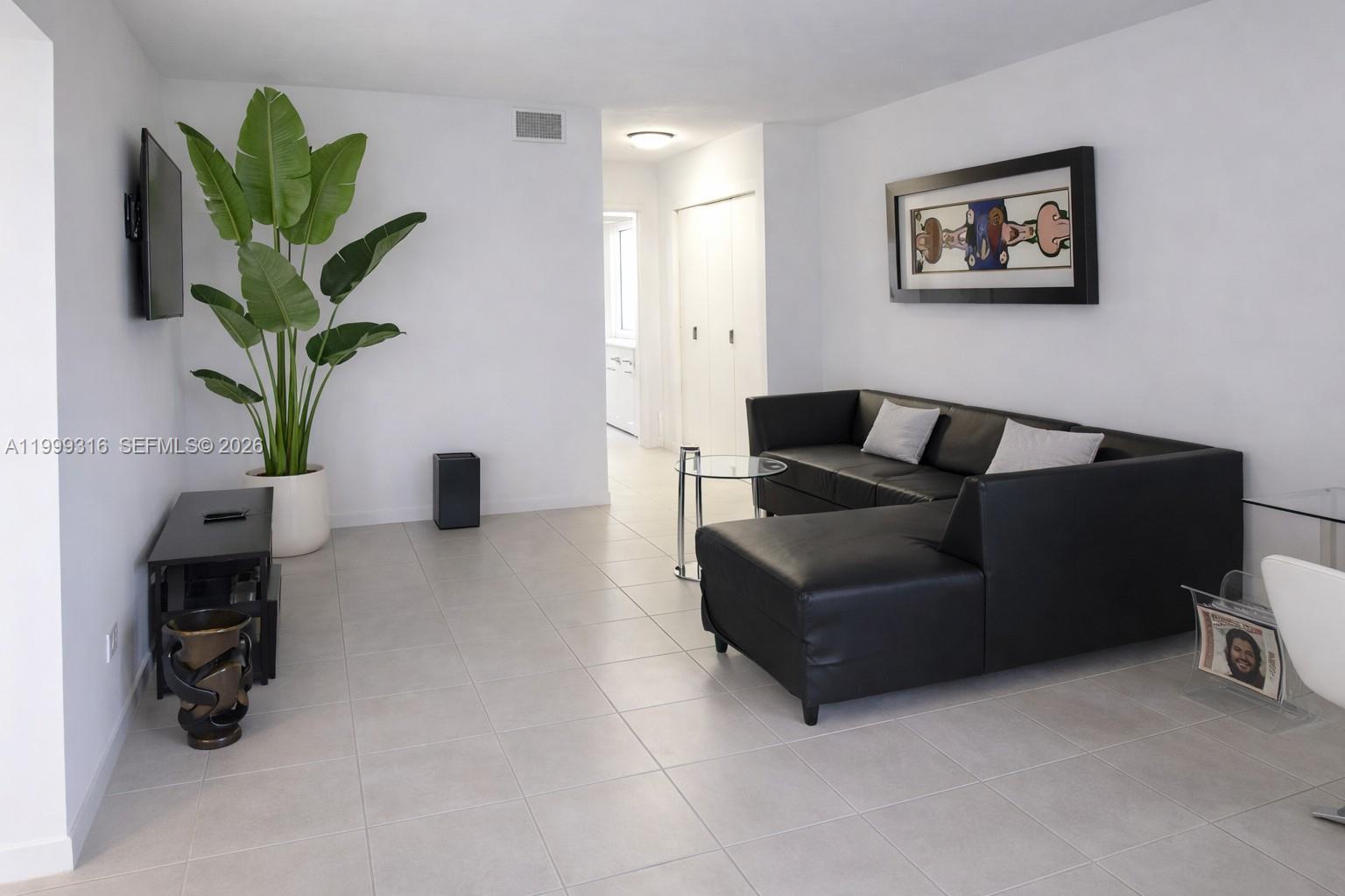 PALM VILLAGE CLUB CONDO - Residential Lease