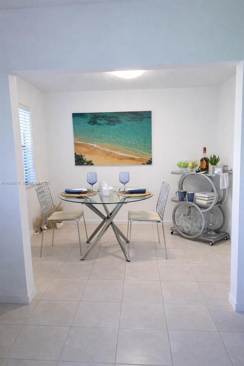 PALM VILLAGE CLUB CONDO - Residential Lease