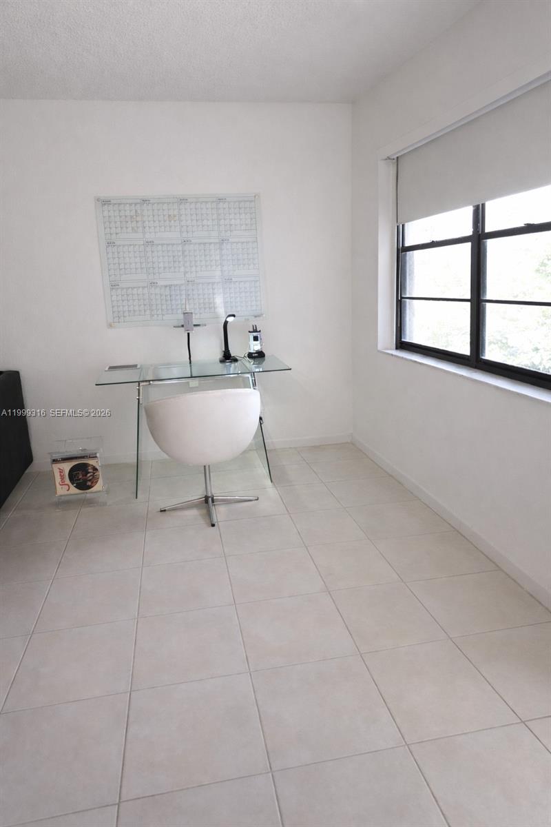 PALM VILLAGE CLUB CONDO - Residential Lease