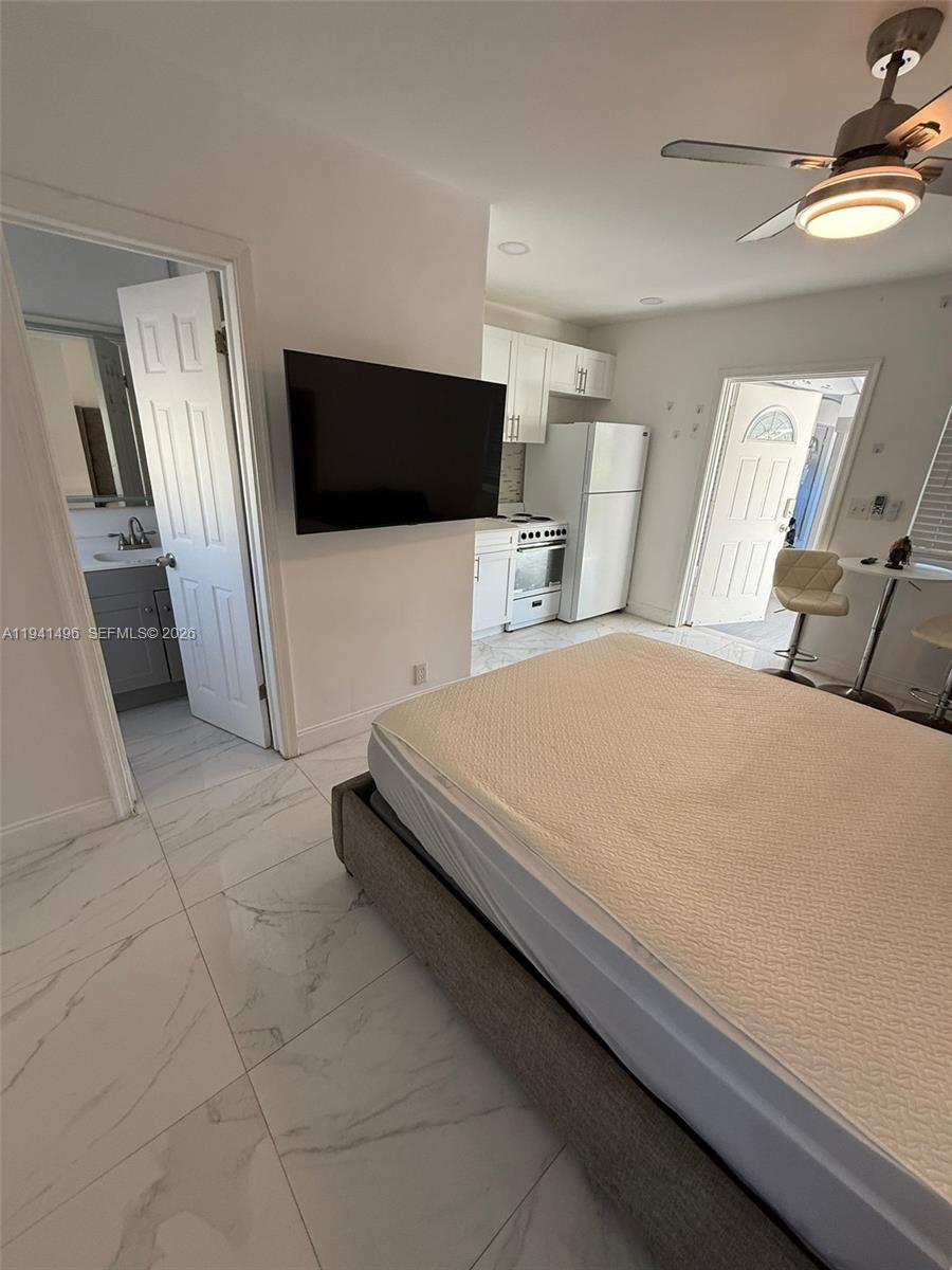 HOLLYWOOD - Residential Lease