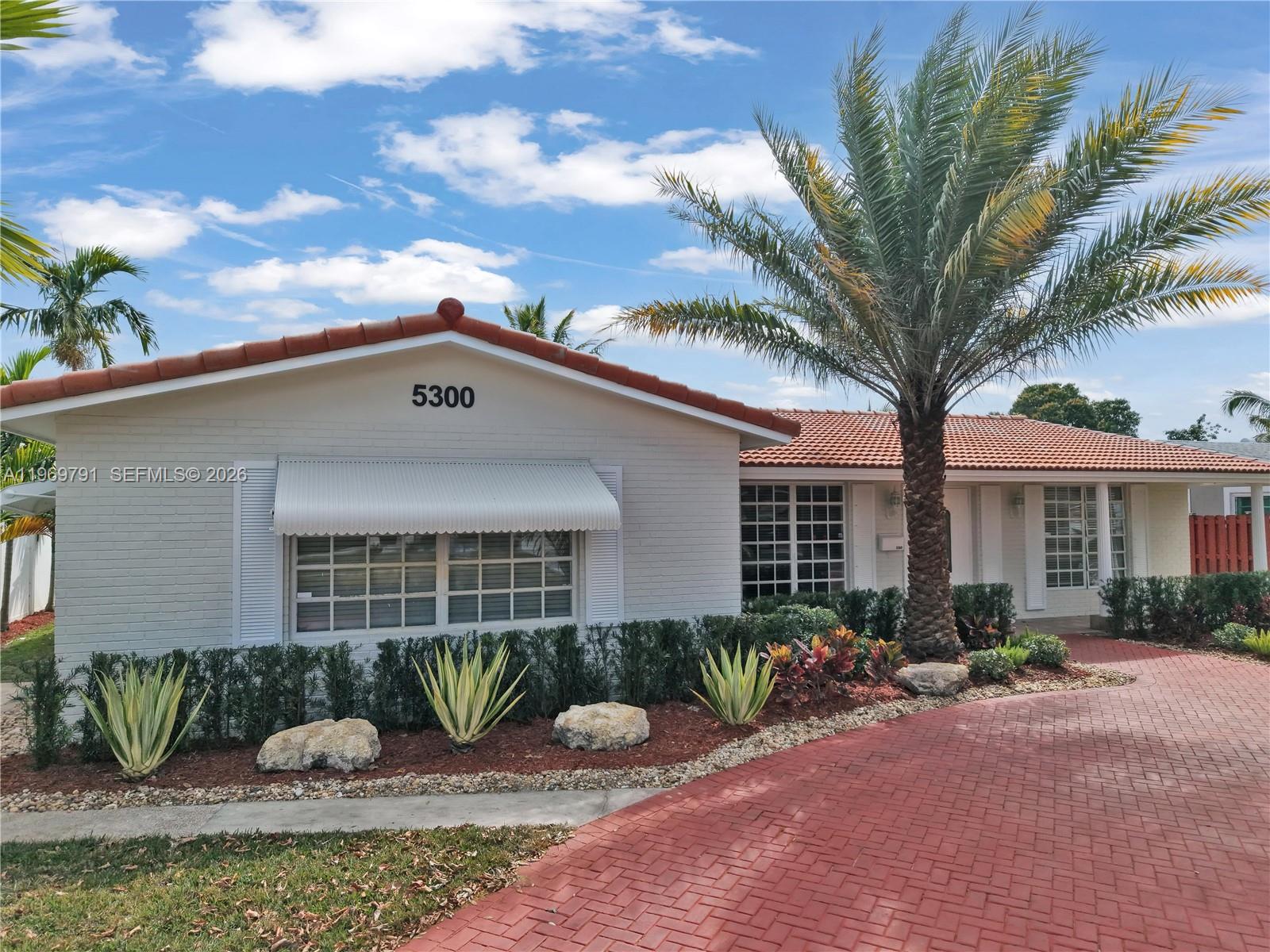 HOLLYWOOD HILLS 1965 - Residential