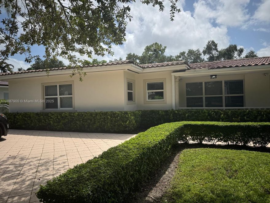 3 Bedroom, 2 Bath Duplex Home in the center of Coral Gables.  Walking distance to South Miami Hospital and UM.  Amazing schools! Close to everything!  Formal Living and Dining room! Bright Open Spaces and beautiful outdoor areas!  Private parking.  Gated. Motivated Landlord!