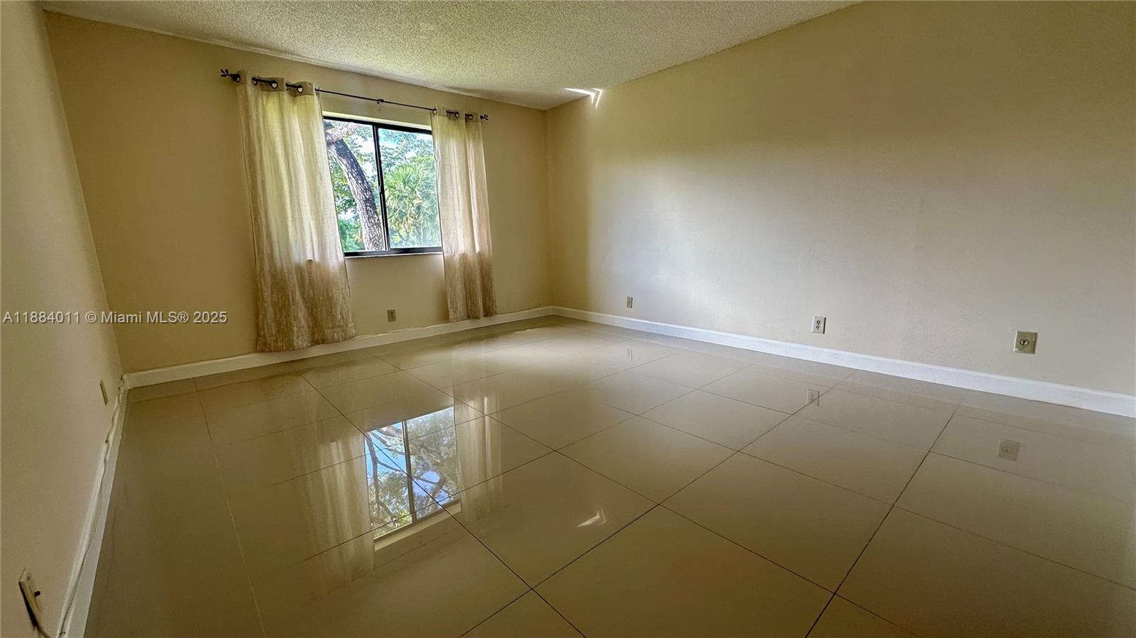 SADDLE CLUB GARDEN APTS A - Residential Lease