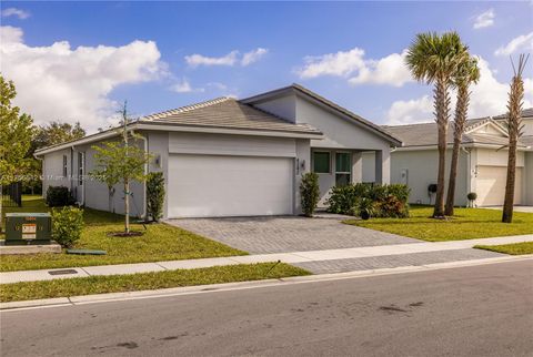 4242 Rosa Dr Deerfield Beach FL 33064
