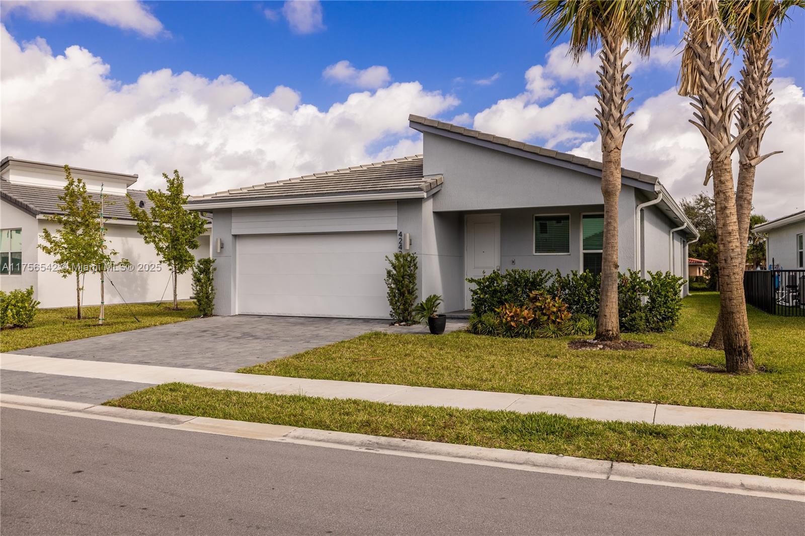 4242 Rosa Dr
