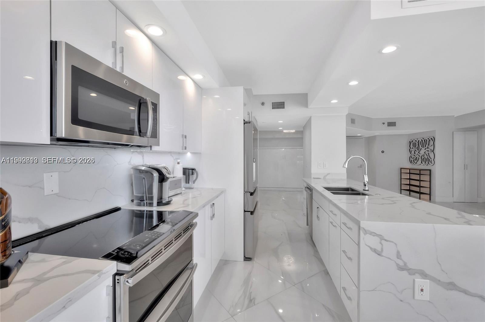 OCEANIA I CONDO - Residential