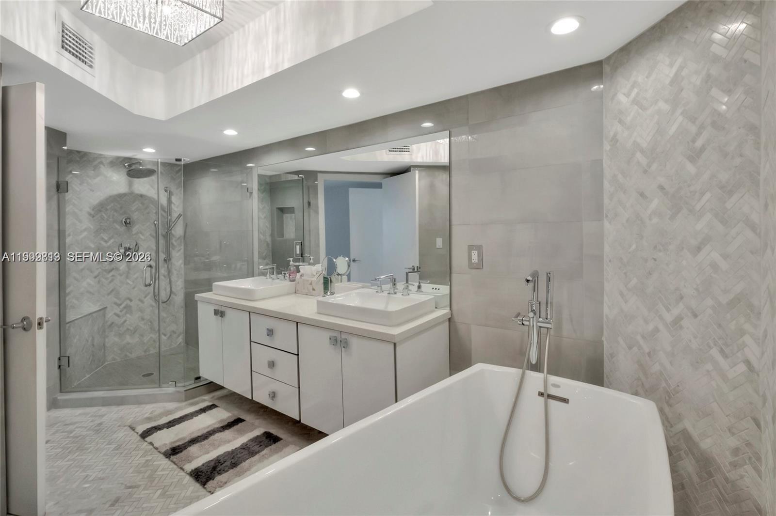 OCEANIA I CONDO - Residential