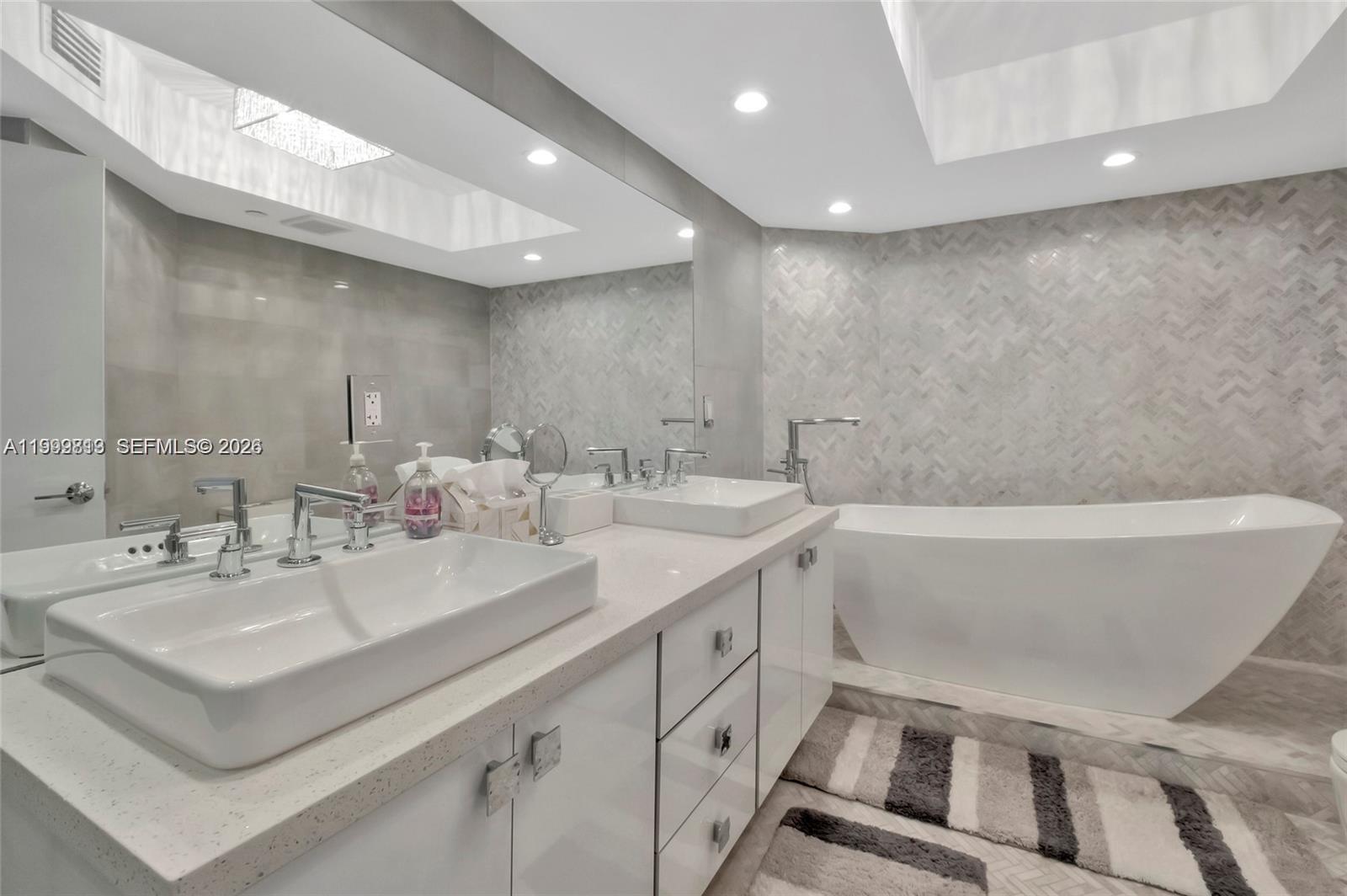 OCEANIA I CONDO - Residential