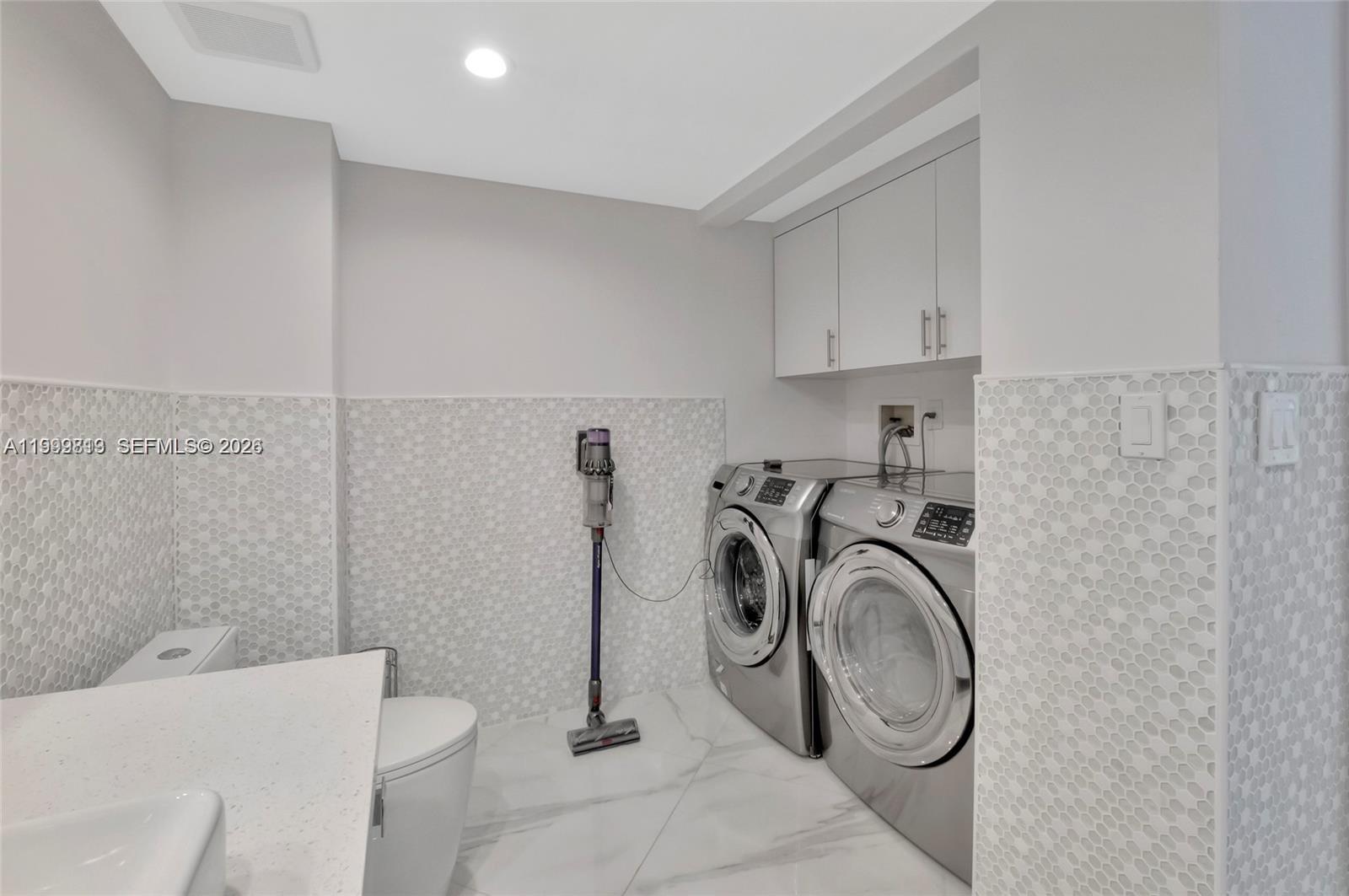 OCEANIA I CONDO - Residential