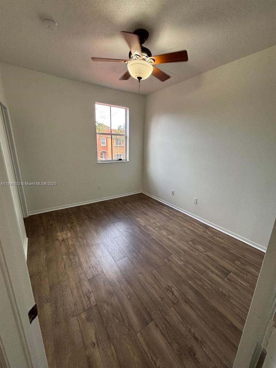 VILLAS AT HARBOR ISLES CO - Residential Lease