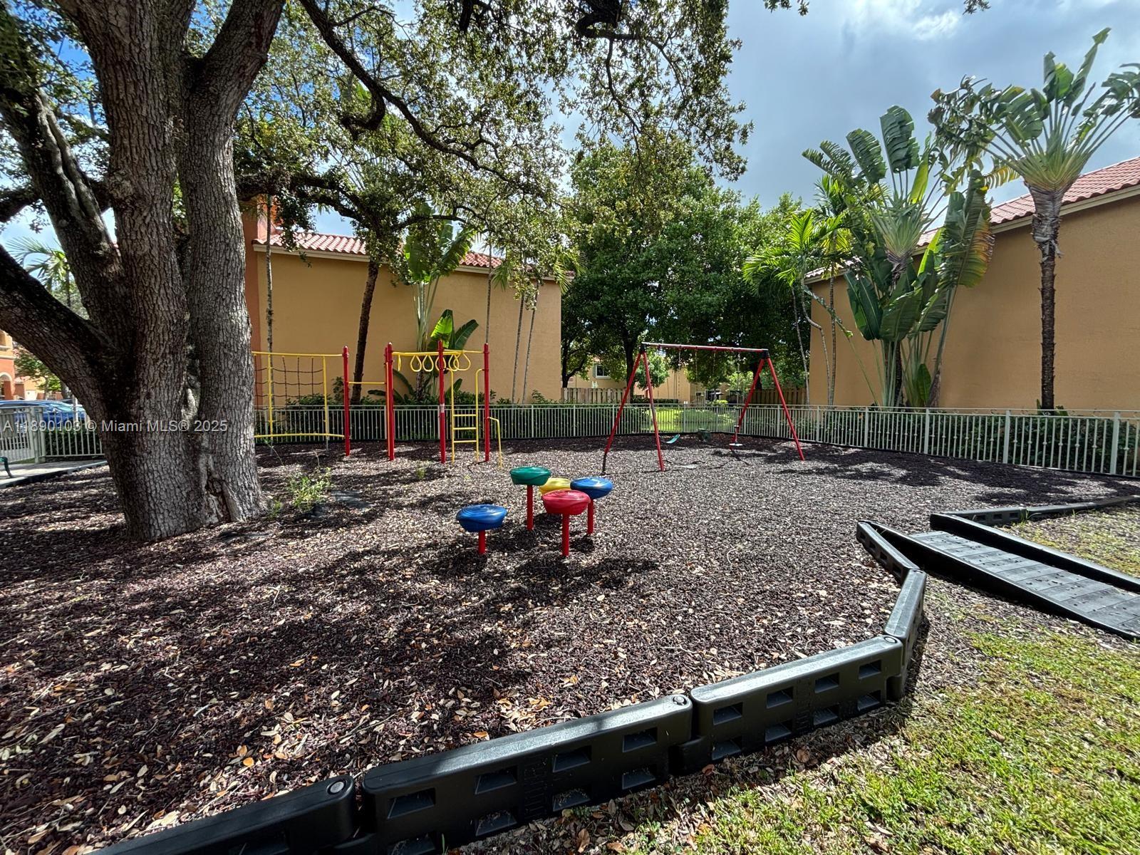 VILLAS AT HARBOR ISLES CO - Residential Lease