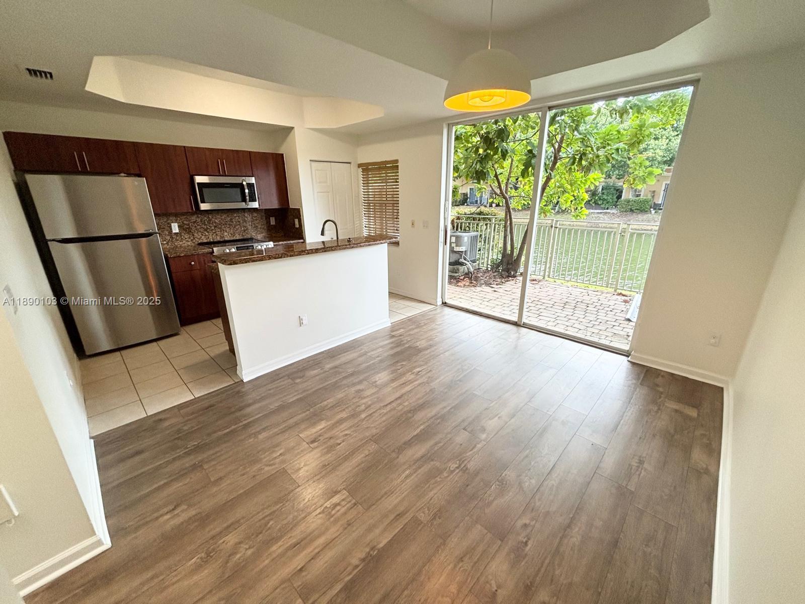 VILLAS AT HARBOR ISLES CO - Residential Lease