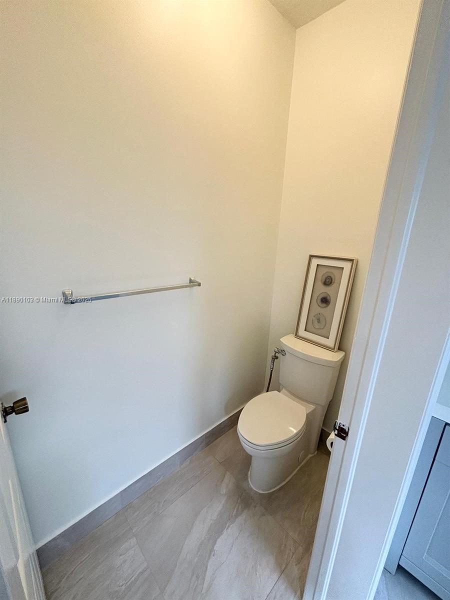 VILLAS AT HARBOR ISLES CO - Residential Lease