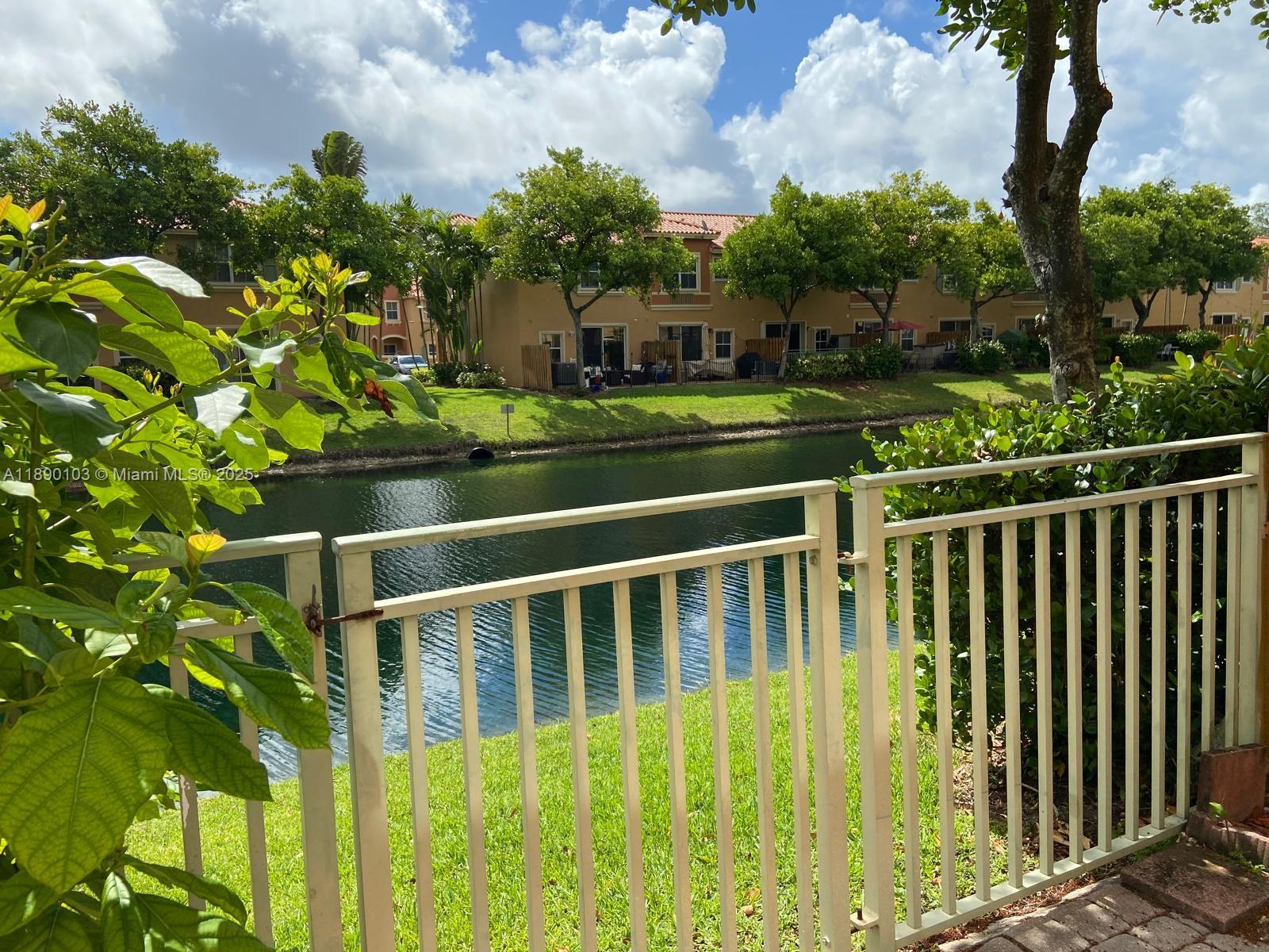 VILLAS AT HARBOR ISLES CO - Residential Lease