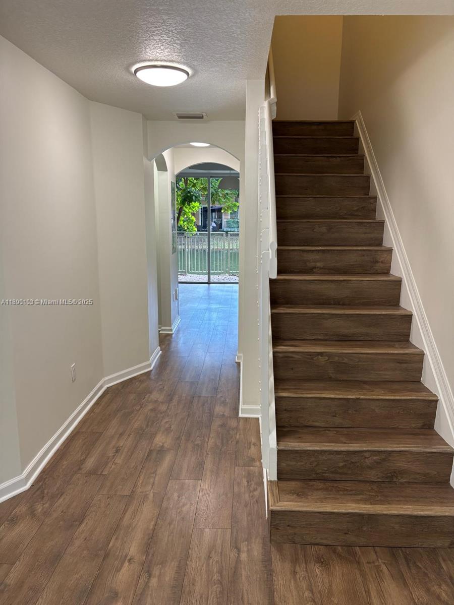 VILLAS AT HARBOR ISLES CO - Residential Lease