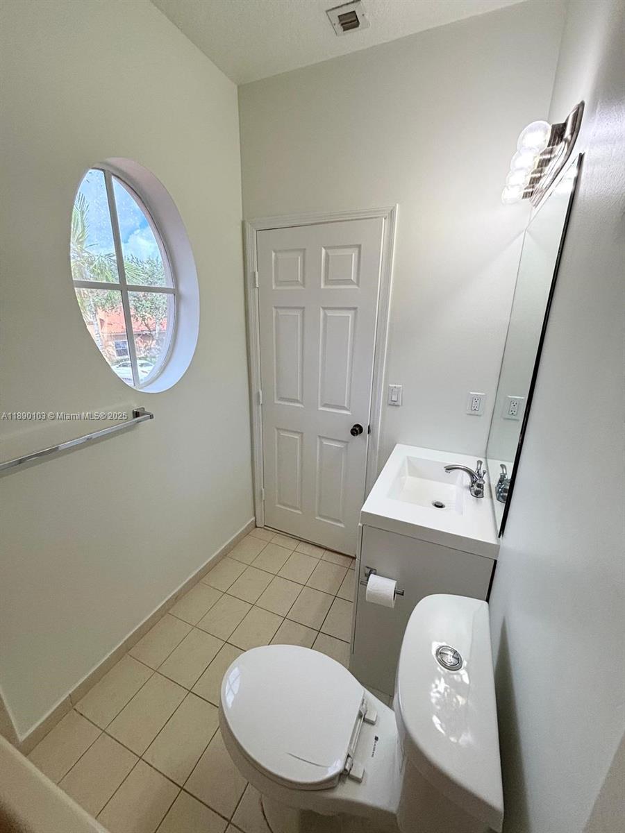 VILLAS AT HARBOR ISLES CO - Residential Lease