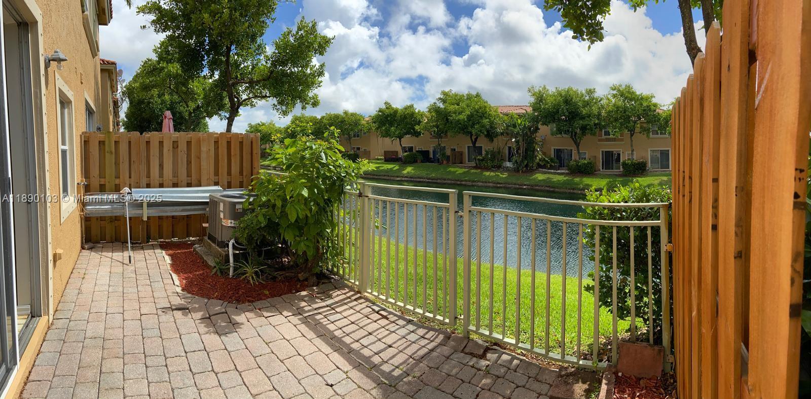 VILLAS AT HARBOR ISLES CO - Residential Lease