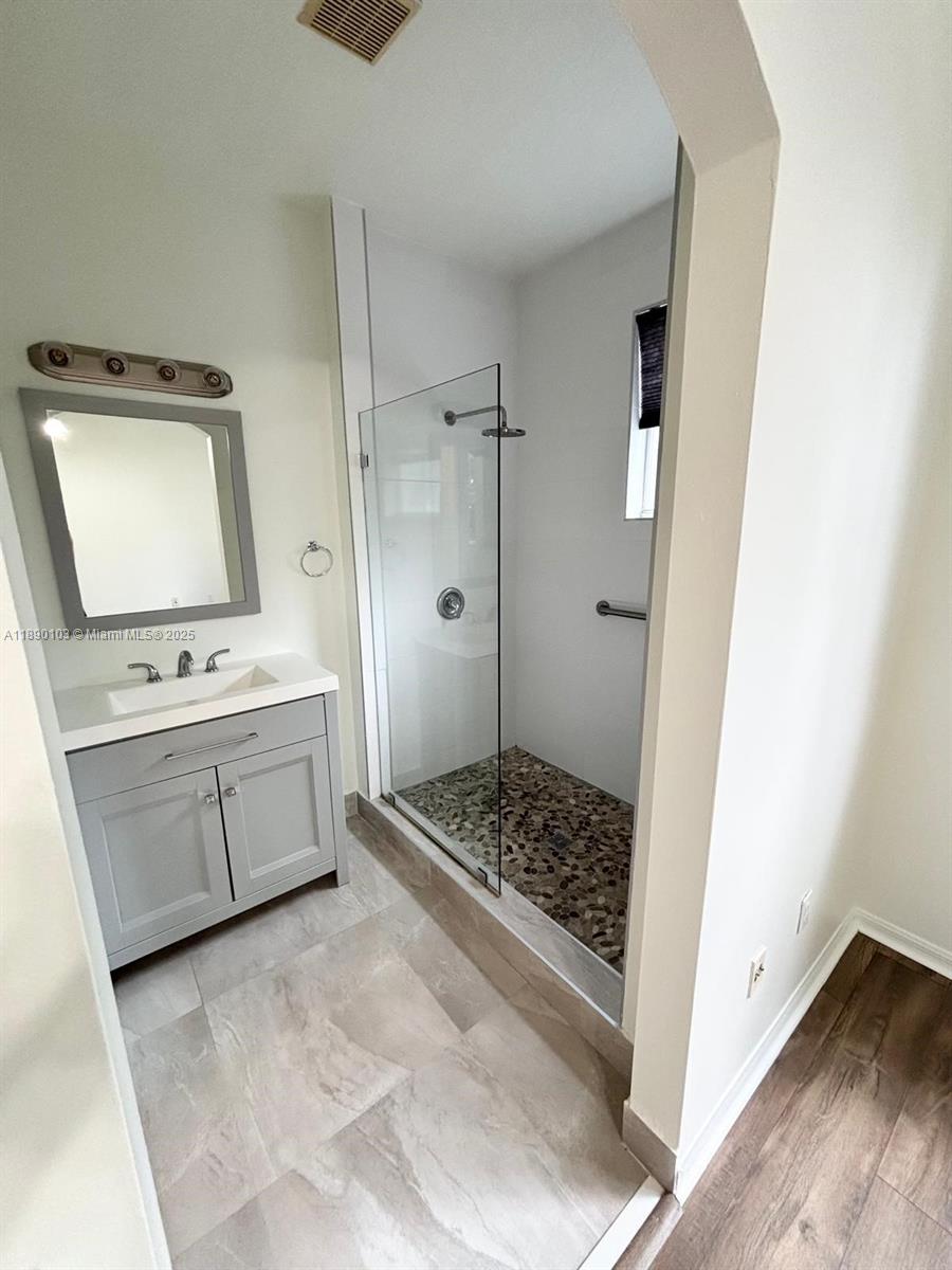 VILLAS AT HARBOR ISLES CO - Residential Lease