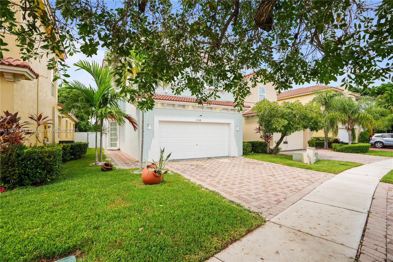 PORTOFINO BAY - Residential