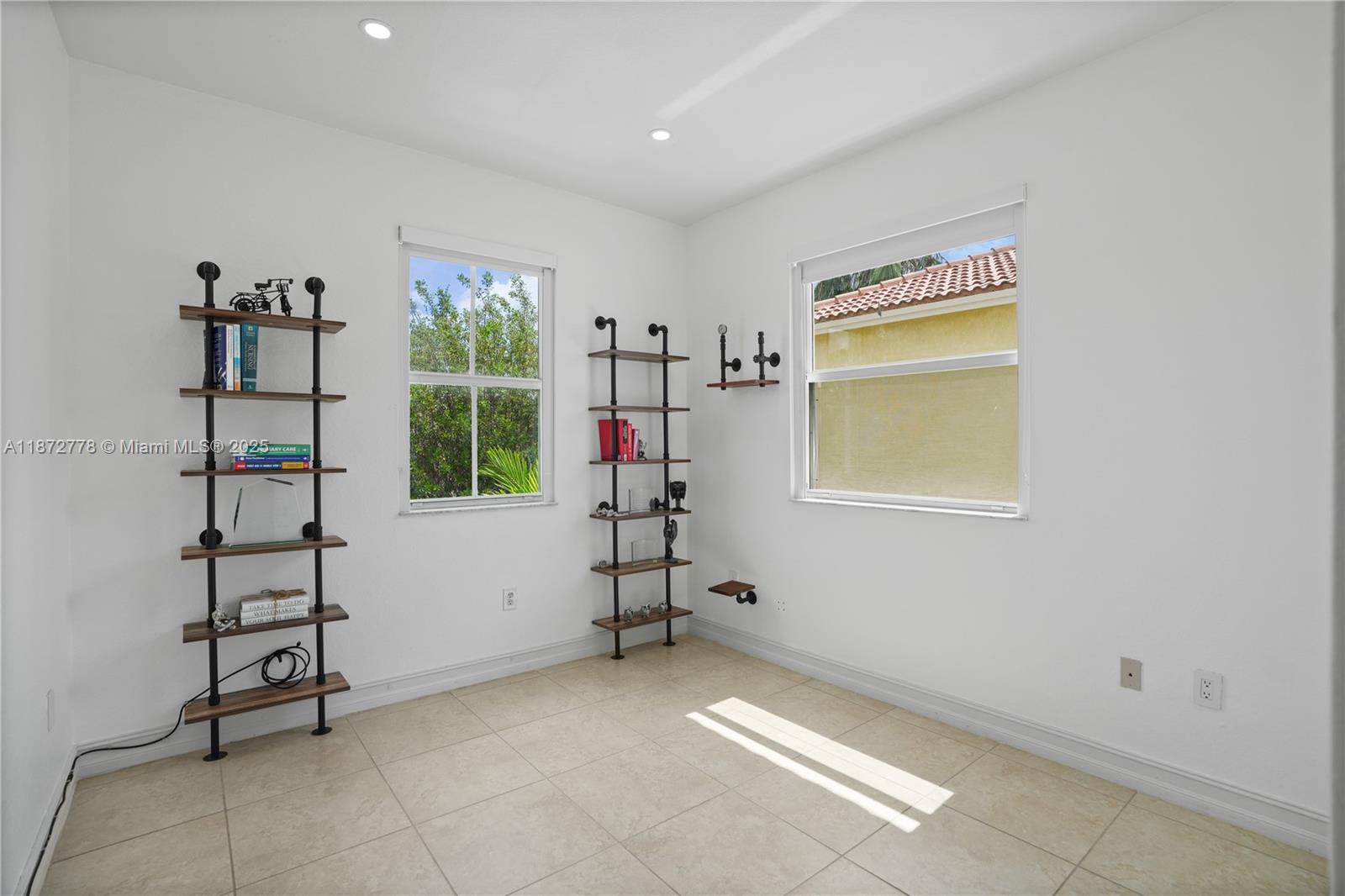 PORTOFINO BAY - Residential