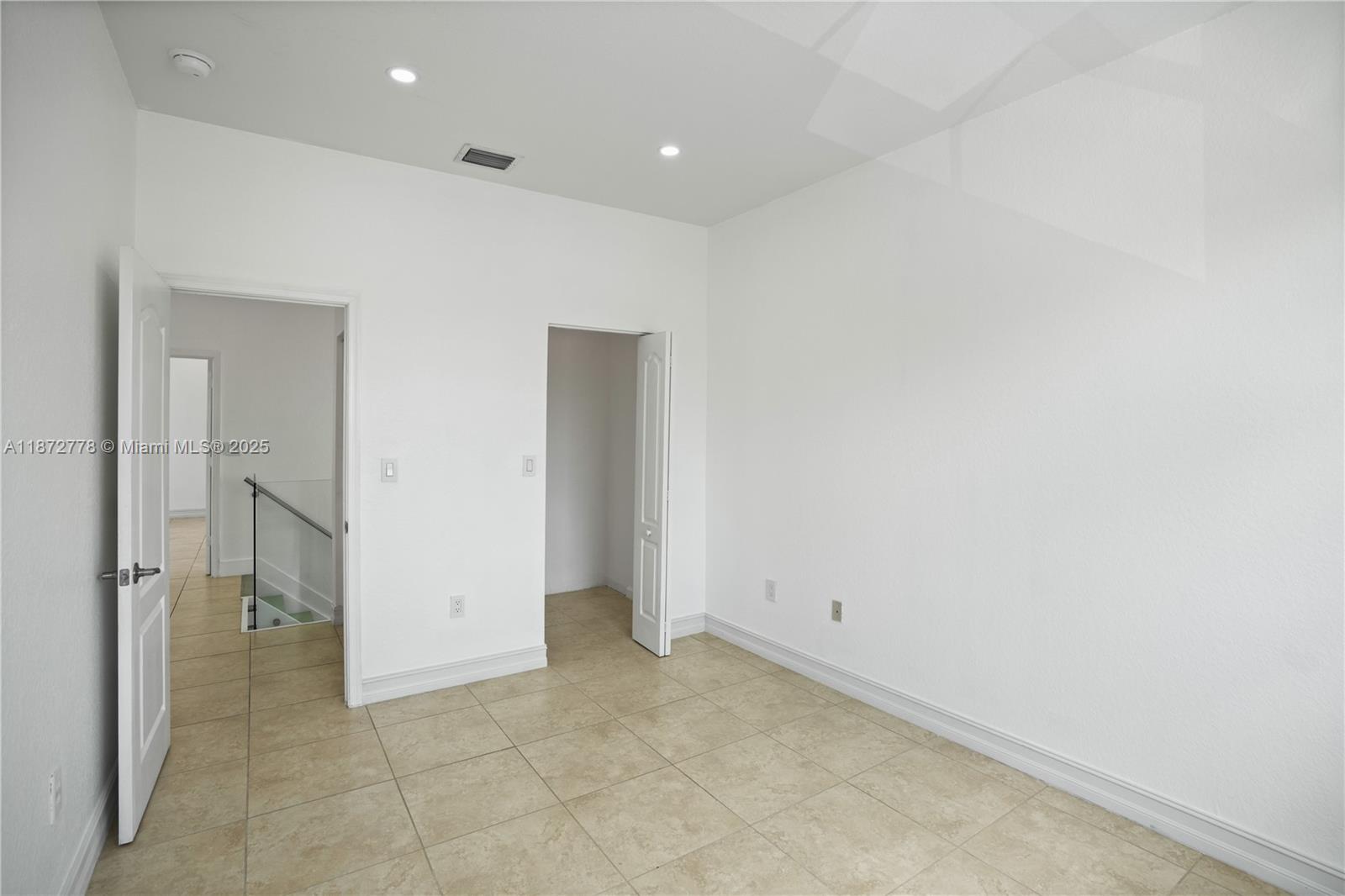 PORTOFINO BAY - Residential