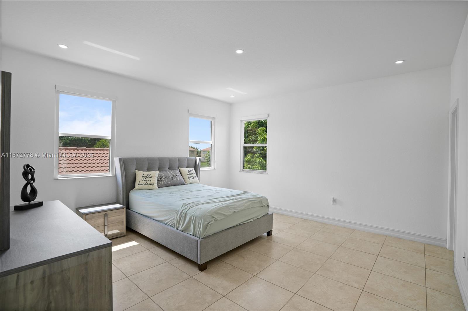 PORTOFINO BAY - Residential