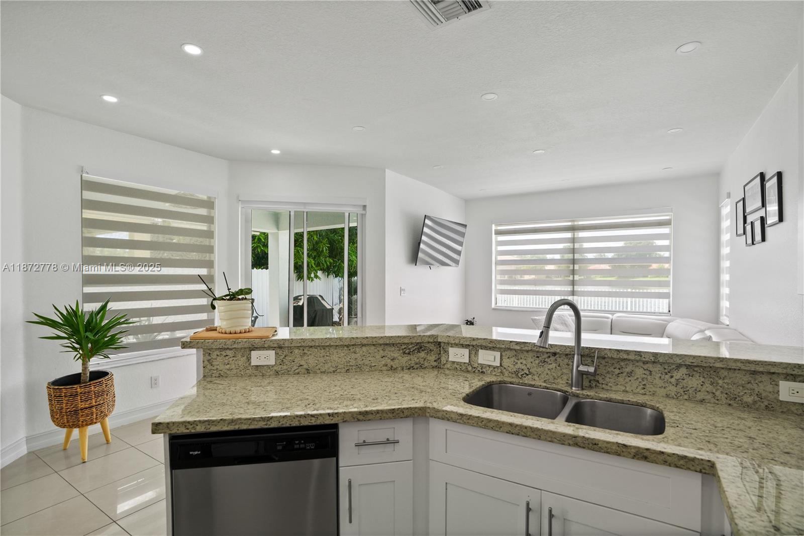 PORTOFINO BAY - Residential