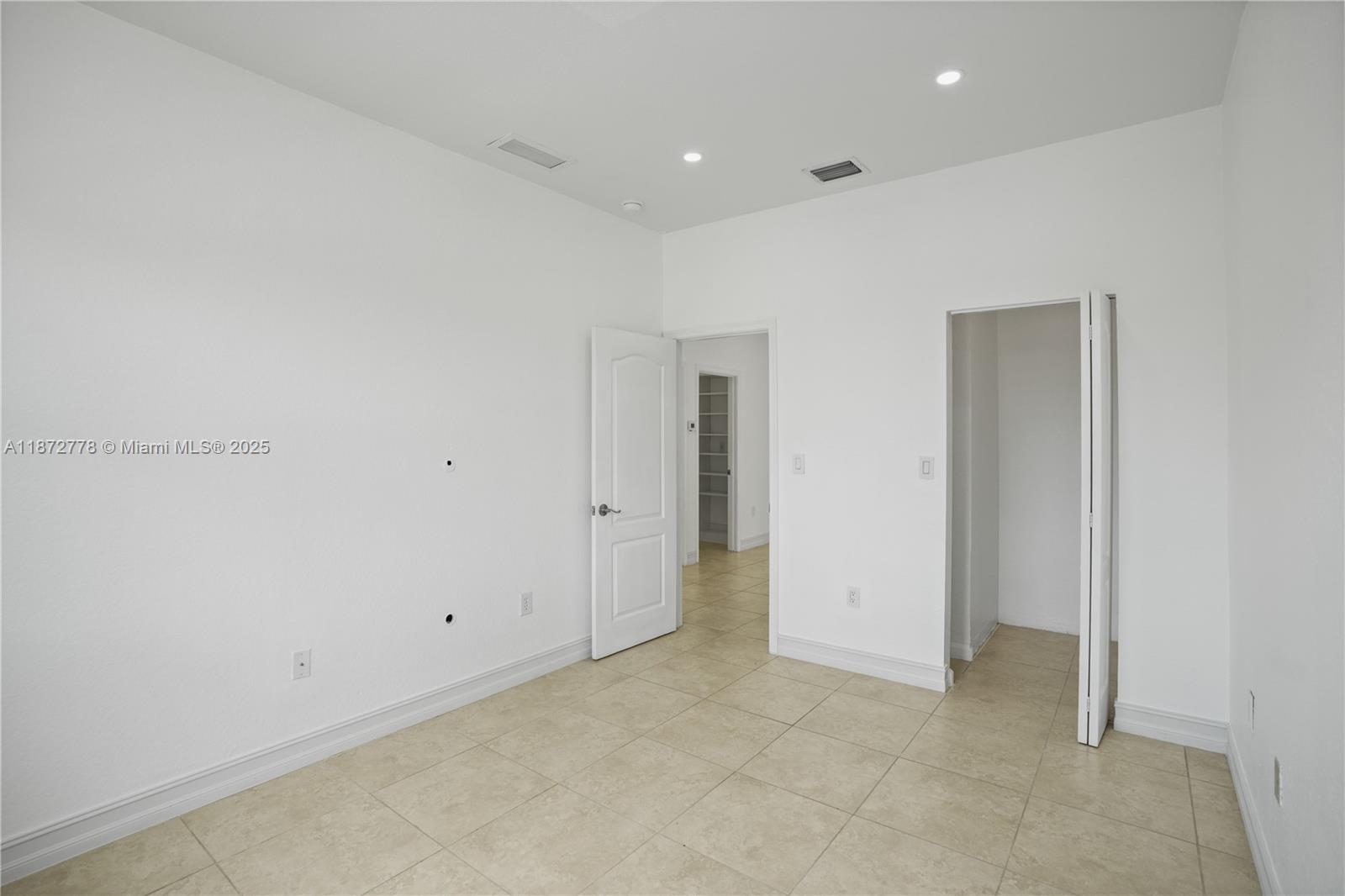 PORTOFINO BAY - Residential