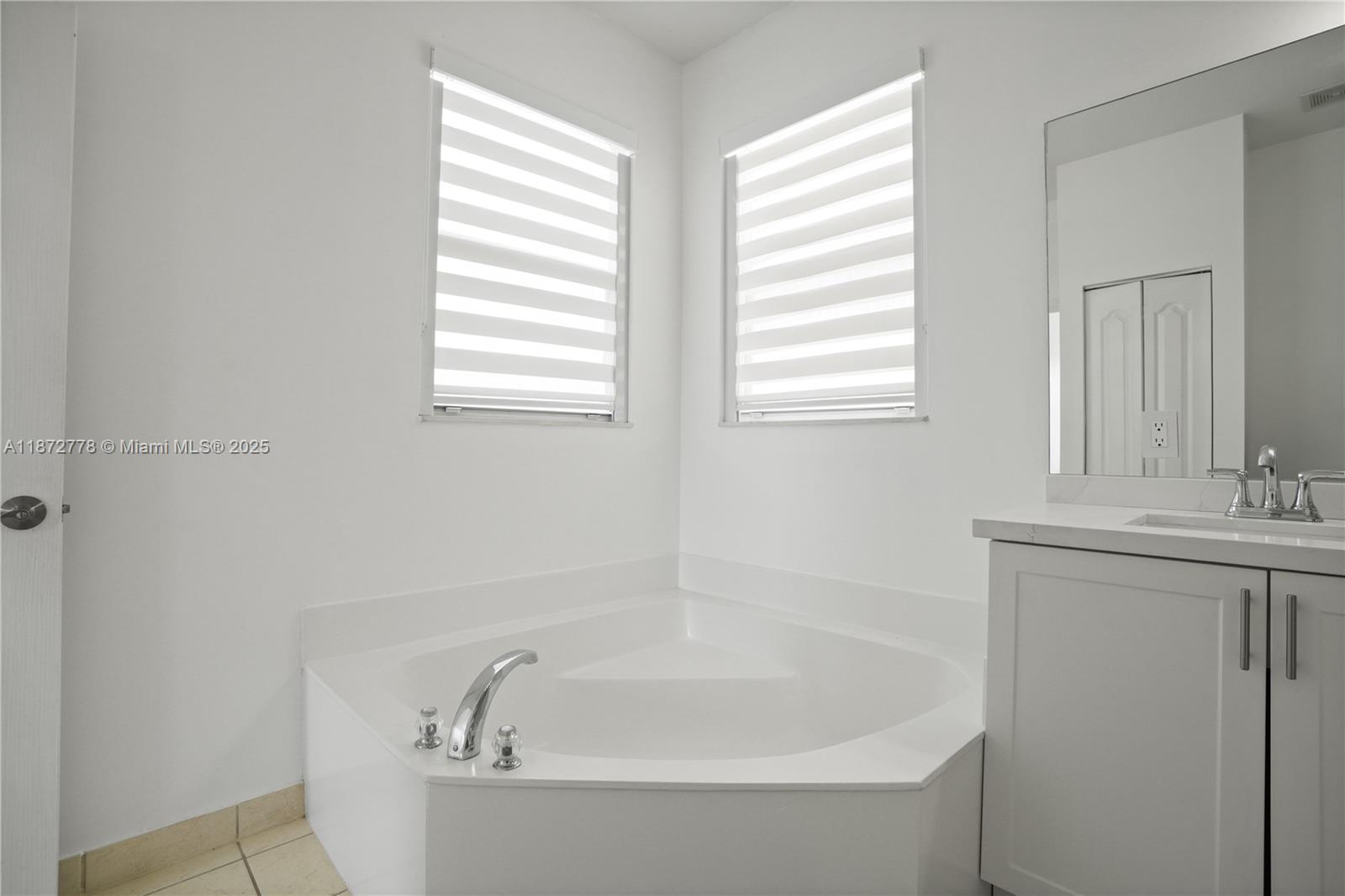 PORTOFINO BAY - Residential