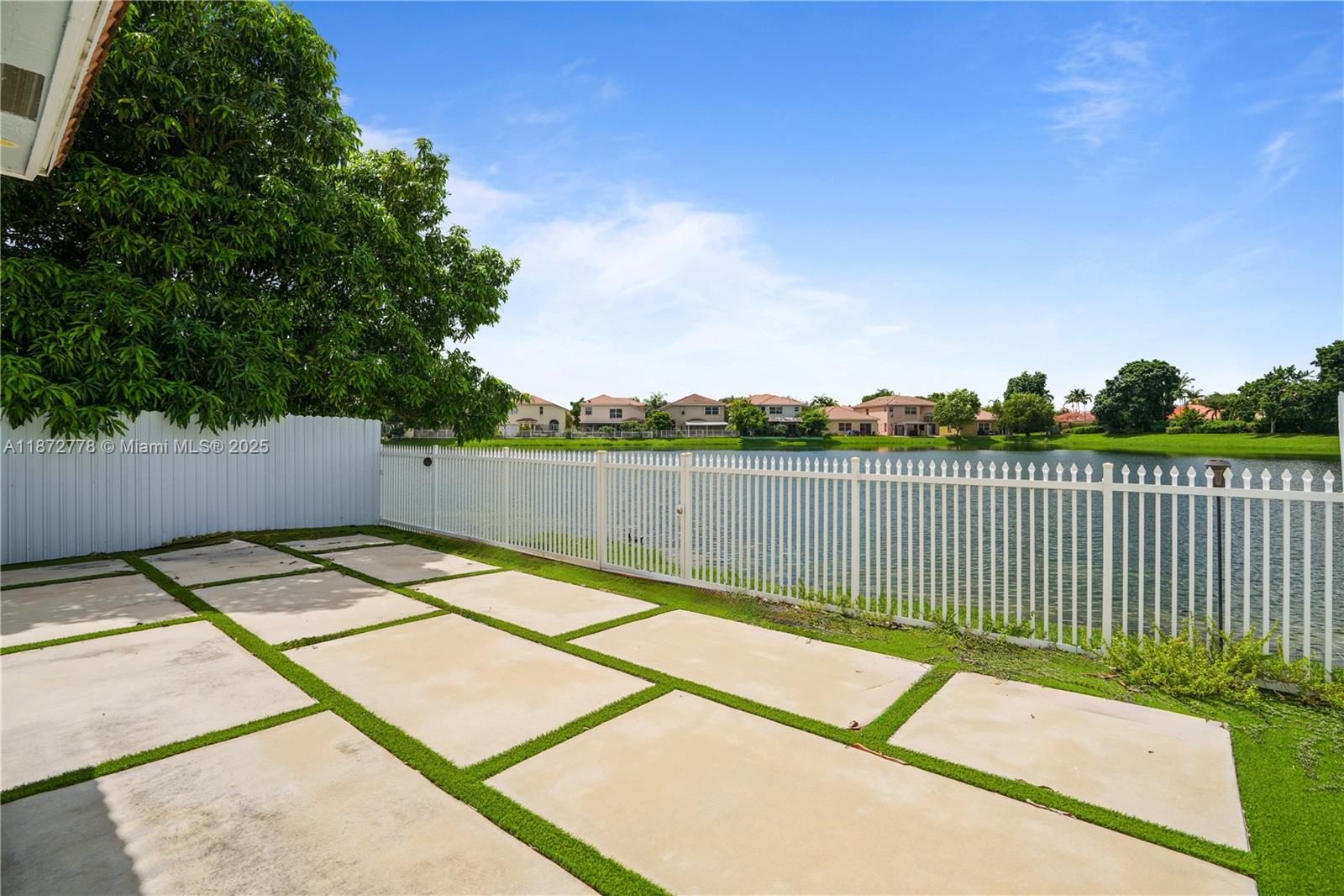 PORTOFINO BAY - Residential