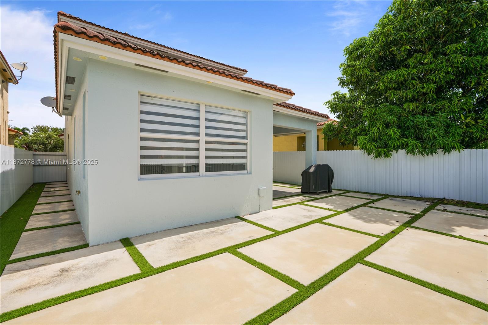 PORTOFINO BAY - Residential