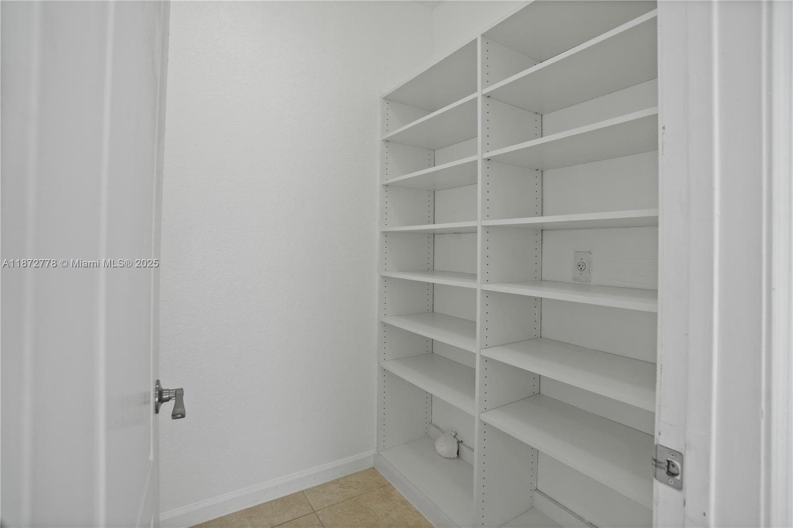 PORTOFINO BAY - Residential