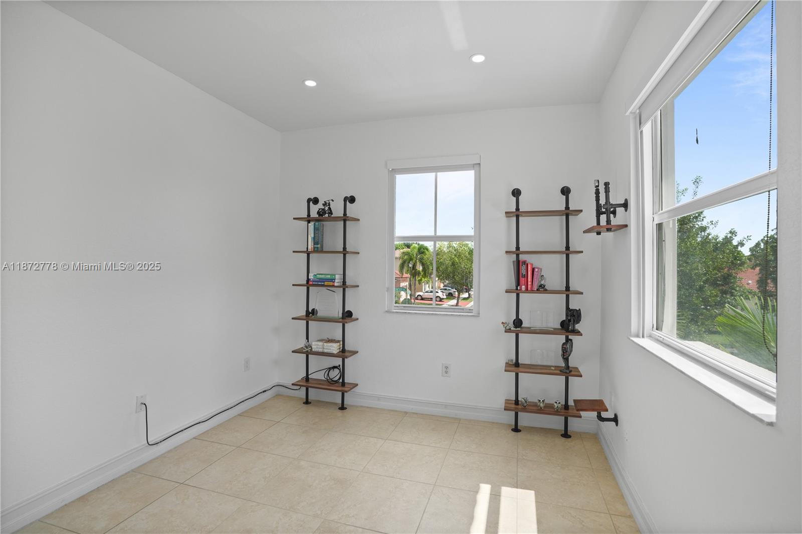 PORTOFINO BAY - Residential