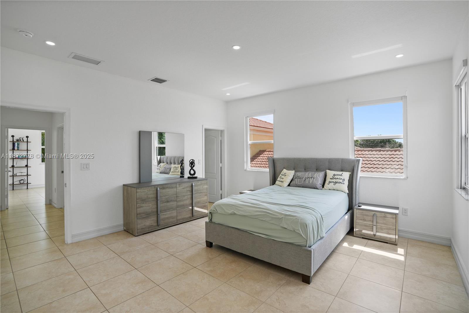 PORTOFINO BAY - Residential