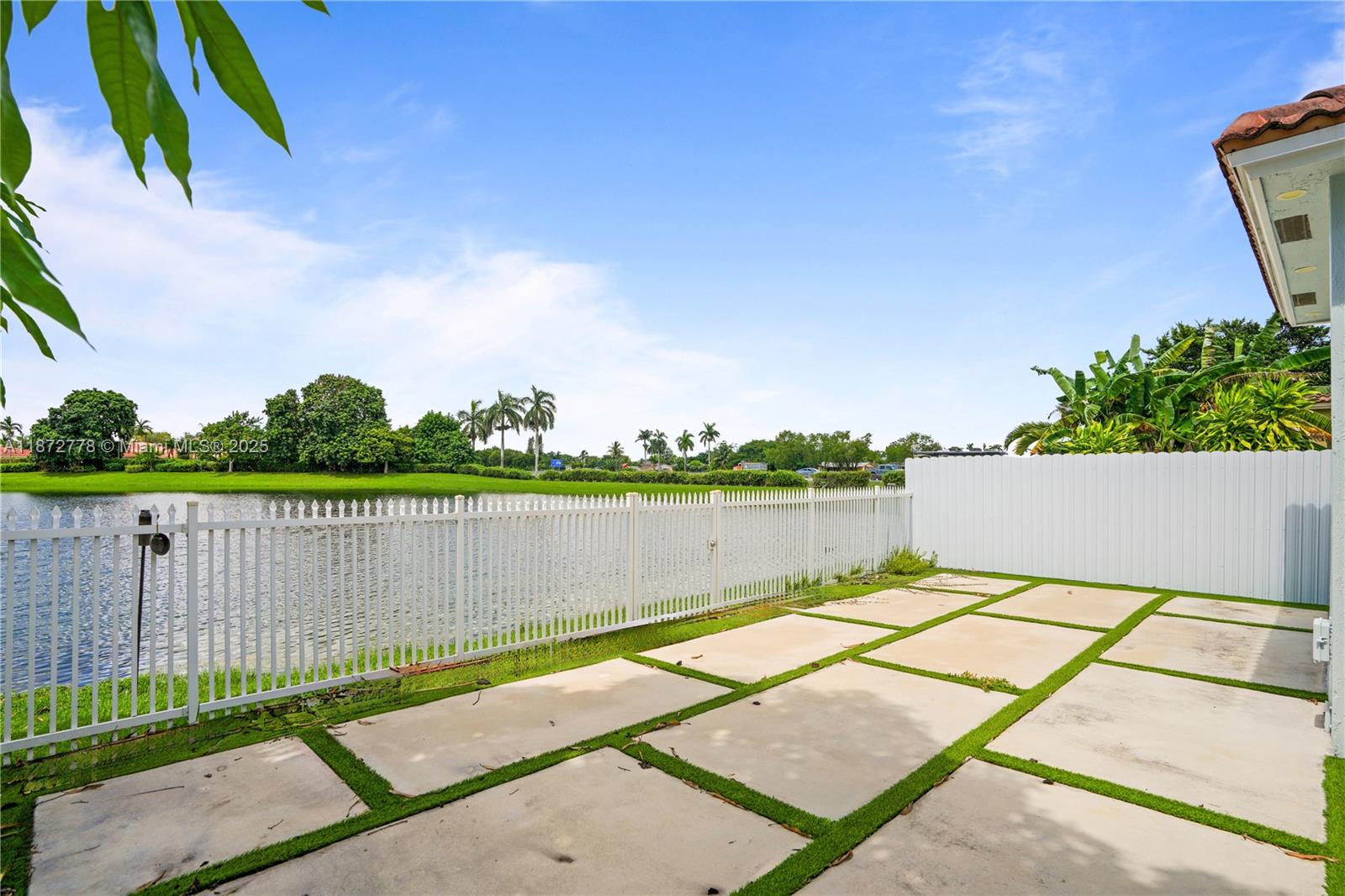 PORTOFINO BAY - Residential